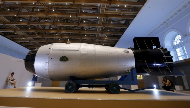 Replika av Tsar-bomben (AN602/RDS-220), det kraftigste atomvåpenet som noen gang har blitt detonert. Her avbildet under en utstilling i Moskva i 2015. Foto: Reuters/Maxim Zmeyev