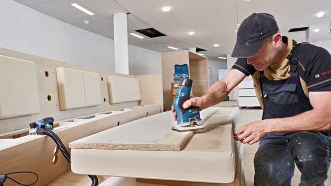 Overfreser er gjerne svære greier. Denne enhånds nyskapningen på 12 volt kan gjøre mange av de jobbene vi bruker store verktøy til i dag. Foto: Bosch