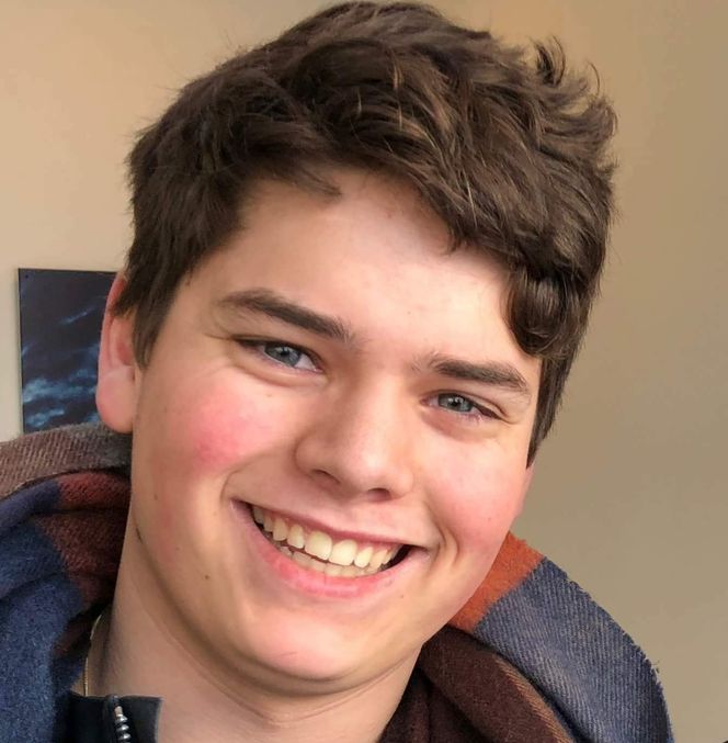 Daniel Whittle Stensland (17) er nå utplassert på servicedesken til Evry i Stavanger. Om det er IKT-bransjen, kanskje som gründer eller en politisk karriere han styrer mot får tiden vise. – Den mest ambisiøse drømmen er å bli innvalgt på Stortinget og virkelig jobbe for et digitalisert Norge, røper 17-åringen til digi.no. Foto: Privat