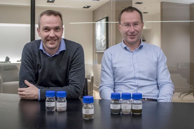 Leder for gjenvinning og teknologiutvikling i NOAH, siv. ing. Karsten Rabe (t.v.)og prosjektdirektør i NOAH AS, Egil Solheim har nye planer for deponiet de vil etablere under fjorden utenfor Brevik Foto:  Odd Richard Valmot