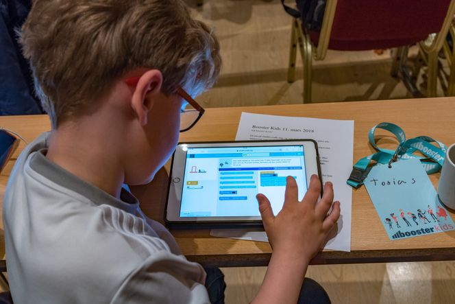 På konferansen fikk barn i alle aldre prøve seg på koding. Foto: Bjørn Christian Sebak