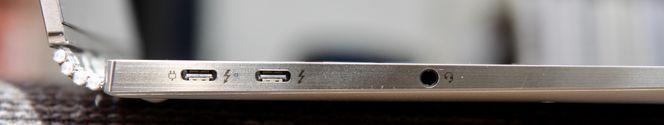 På venstre side er det to USB Type-C-porter som støtter både USB 3.1 generasjon 2, DisplayPort og Thunderbolt 3. Foto: Kurt Lekanger, Digi.no