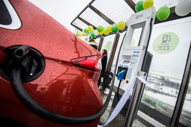 Selv om regjeringen skriver at støtten skal gå til hurtigladere, har man ikke tatt stilling til om støtten også skal gjelde lynladere, ifølge Gunnel Fottland, markedssjef for transport i Enova. Foto:  Mathias Klingenberg