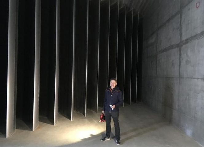 I hvert hjørne av tunnelen fører ledeskovler vinden videre i en ny retning. Foto: Sanne Wittrup/ing.dk