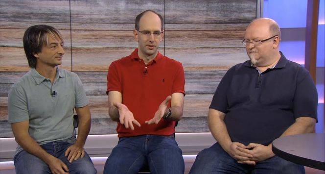 Microsoft-direktørene Joe Belfiore (Windows), Scott Guthrie (nettsky og AI) og Kevin Scott (teknologi) under en virtuell pressekonferanse i forrige uke. Foto: Microsoft
