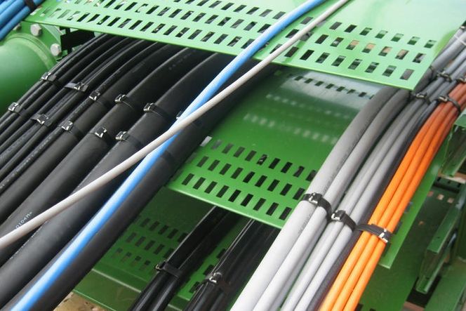 Øglænd System har spesialutviklet en egen kabelloop som forhindrer at kabler kommer i direkte kontakt med det siste kabelstigetrinnet, som ofte er hovedårsaken til at gnisseskader forekommer. Foto:  Øglænd System