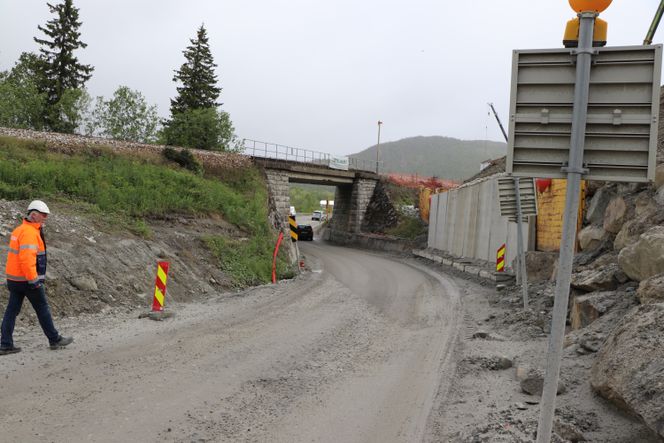 Slik ser det ut i dag. Trangt, enveiskjørt og fartsgrense på 50 kilometer i timen. Foto: Nina Kjeøy/Statens vegvesen