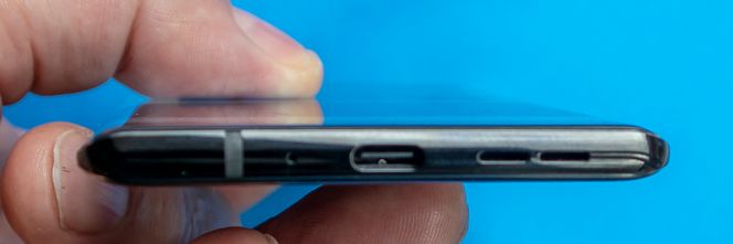 Nokia 8 Sirocco kurver av til begge sider. Foto: Odd Richard Valmot