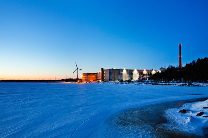 Googles datasenter i Hamina, Finland, ligger svært nær Finskebukta og har dermed rikelig tilgang på kaldt vann. Foto: Google