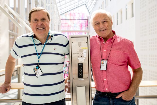 Jobber med droner: Tidligere direktør ved Ullevål sykehus, Karl-Arne Johannessen, og Knut Korsell som tidligere jobbet for IBM, leder droneprosjektet. – Vi tror dette prosjektet vil få stor betydning for effektivisering av sykehusene. Foto:  Tormod Haugstad