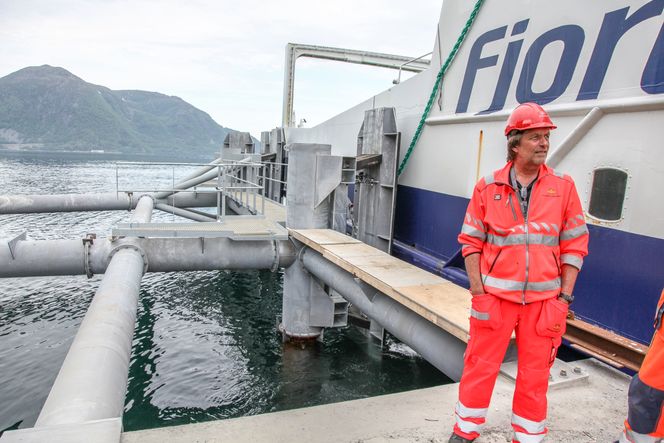Byggeldere Oskar Einarsson var imponert over presisjonen da den prefabrikerte fergekaiforbindelsen skulle monteres. Foto: Kjell Herskedal