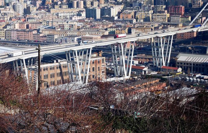 Slik så Morandi-broen ut før kollapsen 16. august. Bildet er fra januar 2017. Foto: Arata/Fotogramma/Ropi/NTB/Scanpix