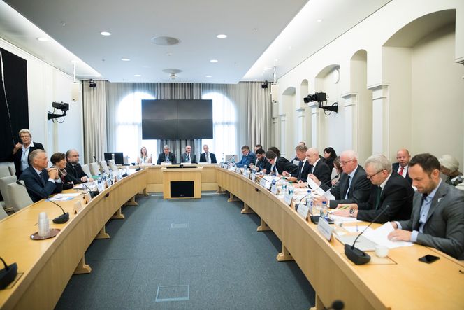 Under åpen høring i Stortingets kontroll-og konstitusjonskomite i riksrevisjonens undersøkelse av oppfølging av objektsikring. Fra venstre: Direktør Kjetil Nilsen i Nasjonal sikkerhetsmyndighet, ass. direktør Annette Tjaberg og fung. stabssjef kontrollavd. Jørn Andreas Arnesen. Foto:  Berit Roald / NTB scanpix