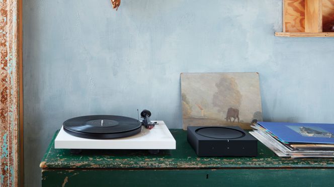 Du kan bruke Amp sammen med den gamle platespilleren og de gamle høyttalerne dine. Foto: Sonos