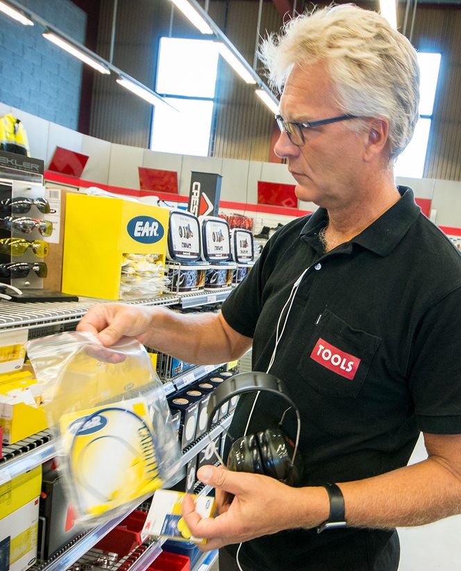 Å velge riktig hørselvern er ikke alltid like lett. I TOOLS-butikken kan du få hjelp til å velge det som passer best for dine forhold.
