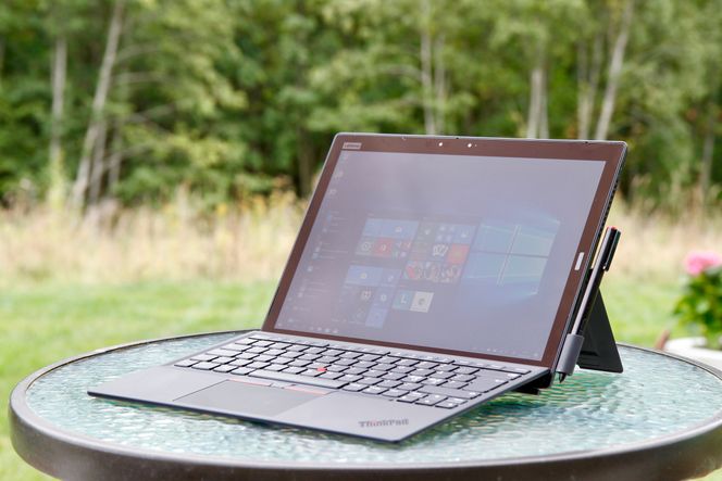 Lenovo Thinkpad X1 Tablet. Skjermen fungerer ganske bra også utendørs, selv om det finnes enda mer lyssterke skjermer på markedet. Foto: Kurt Lekanger