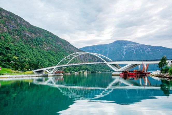 Loftesnesbrui på riksvei 5 i Sogndal. Foto: Knut Strøm