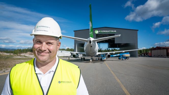 Svein Gunnar Mæland er klare til å ønske statsministeren, investorer og publikum til vaskeanlegget på Skien lufthavn i helga. Foto:  Eirik Helland Urke