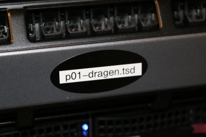 Her er verdens raskeste server for analyse av humane helgenom: Dragen. Foto: Gunhild M. Haugnes/UiO