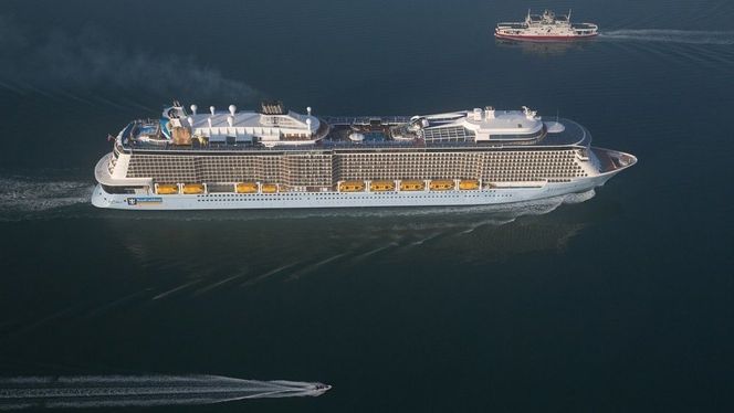 Anthem of the Seas på vei inn til Southampton for starten på dens første Middelhavscruise i 2015. Foto:  RCCL