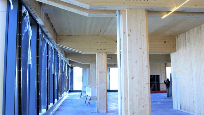 Betongstøp og tepper på gulvene skal dempe støyen i de åpne landskapene. Det er beregnet plass til 350 kontorister per etasje. Foto:  Knut Bjørheim