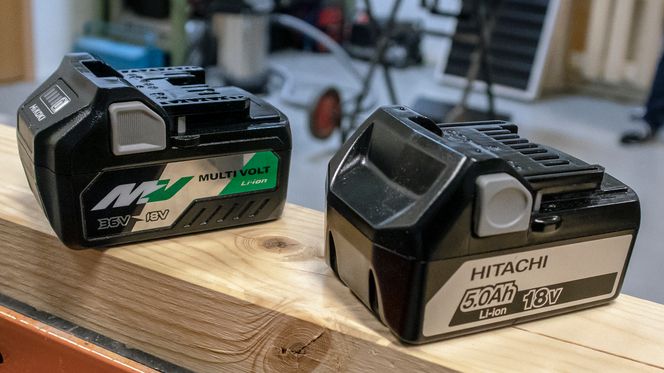 Før og nå: Hitachi Tools trengte en oppgradering av batteriene. Det minste av de nye 18/36 voltbatteriet er like stort som 18-voltbatteriet det erstatter og har fått etterlengtede LED-lys for å indikere ladestatus Foto:  Odd R. Valmot