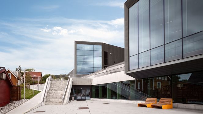 Betongbasen binder det todelte anlegget sammen. Foto: Fredrik Myhre