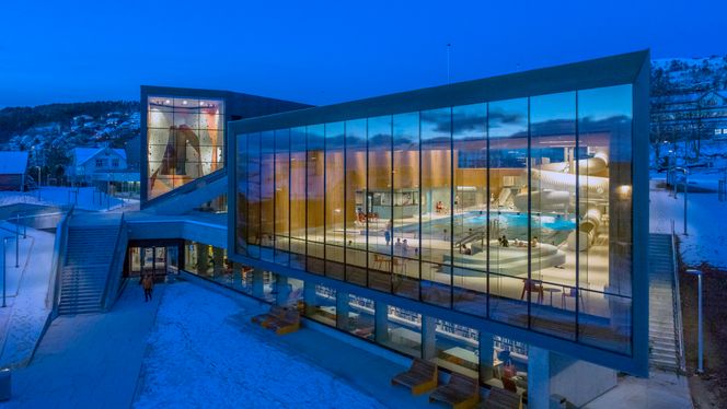 Ulstein Arena er blitt en storstue for alle byens cirka 6000 innbyggere. Foto: Per Eide Studio