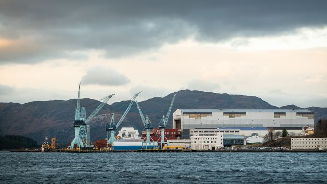 VERFTET: Byggingen får stor betydning for både Ulstein Verft og lokalsamfunnet i Ulsteinvik. Foto: Eirik Helland Urke