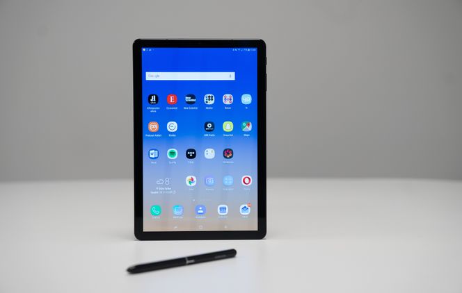 Også helt nytt: Samsung Galaxy Tab S4 minner veldig om nye iPad, men kommer til kort på ytelse. Derimot følger penn med i prisen og AMOLED-skjermen er hakket vassere. Foto: Eirik Helland Urke