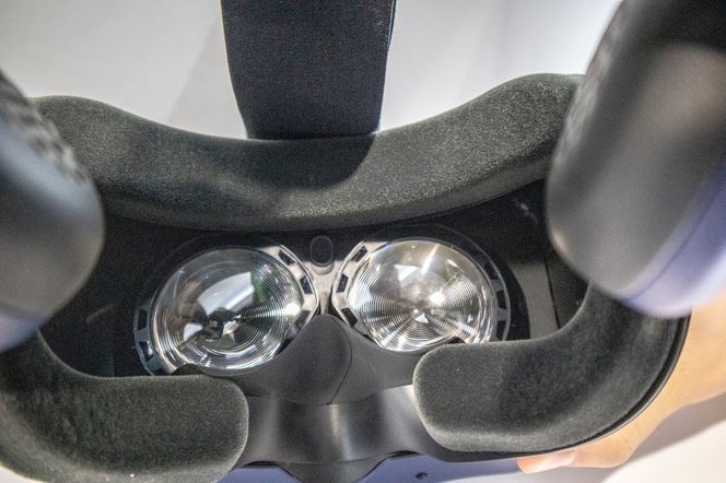 Sensorer: Rundt optikken i Vive Pro Eye sitter en rekke sensorer som følger blikket til brukeren. Foto: Odd R. Valmot