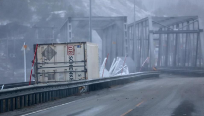 En tom container blåste av et godstog sist gang i november 2017. Operatør var CargoNet AS. Foto: Tom Melby / Skjermdump havarikommisjonens rapport