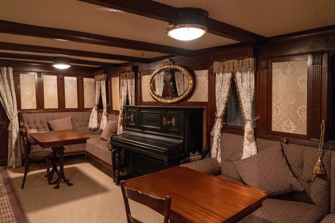 Musikksalongen på DS Finnmarken er restaurert tilbake til 1912. Foto: Sten Magne Engen