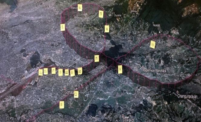 Flybevegelsene i siste fase. Flyet skulle landet fra sør på rullebanen nederst til venstre på bildet, men bommet og fløy forbi på østlig side. Foto:  Den nepalske havarikommisjonen