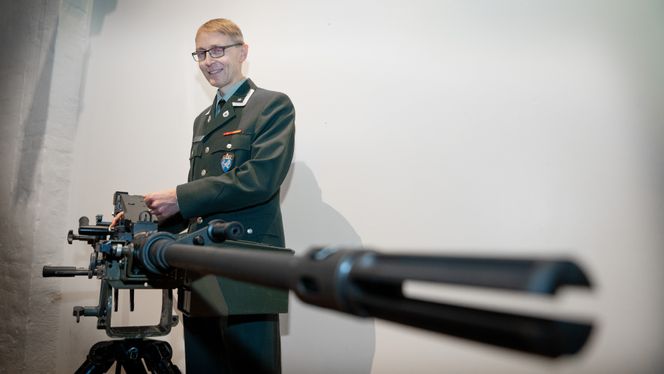 Major Eirik Horst i FMA, her i anledning bestilling av nye 12,7 mm-mitraljøser i 2019. Foto:  Eirik Helland Urke