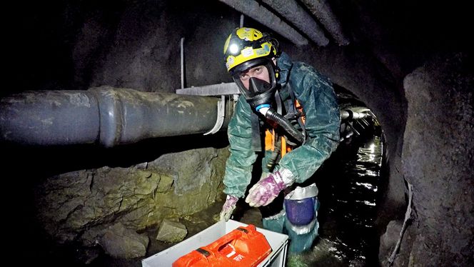  Oppmålingsingeniør Marius Jensen Ryeng går under bakken med oppmålingen.