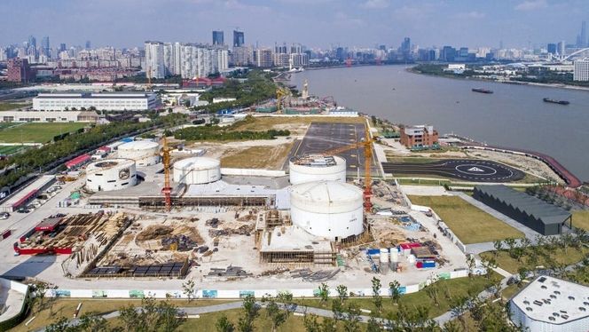 Shanghai: Det er industriområdet i forgrunnen som skal ombygges til en grønn kulturby. Foto: Open Architecture