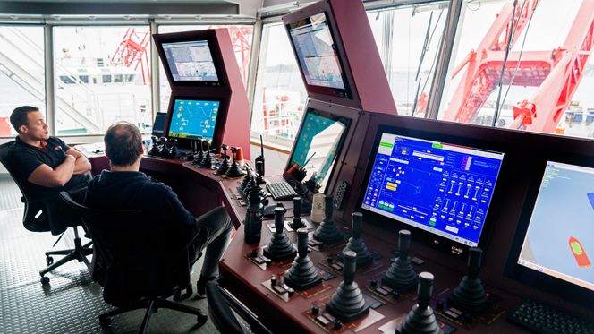 Herfra skal hele den enorme hevingsoperasjonen koordineres. 150 personer vil være i aksjon når «Helge Ingstad» skal opp av fjorden. Foto:  Eirik Helland Urke