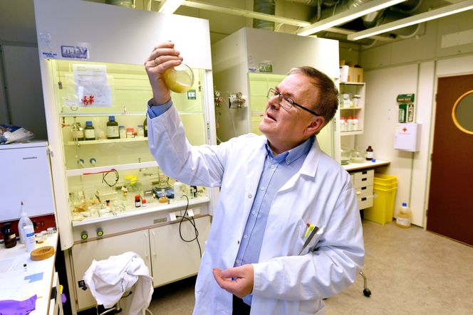 Jeg tror vi kan konkludere med positive resultater om rundt tre år, men det vil kanskje ta åtte til ti år før legemiddelet er på markedet. Om det ikke da blir så revolusjonerende at det settes på en såkalt «fast track», sier Svendsen. Foto: Terje Mortensen