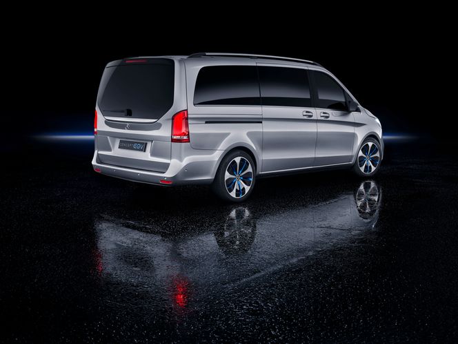 EQV er en bil med mye plass, enten den skal fylles med folk eller ting. Bilde:  Daimler AG - Product Communications Mercedes-Benz Vans