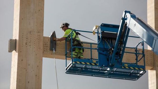 Luftig: Entreprenøren sammenligner byggeprosessen med å sette sammen et byggesett. Bare med langt større moduler og med ekstreme krav til nøyaktighet. Foto:  Anti / Jens Edgar Haugen