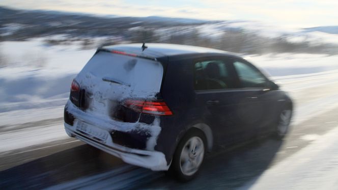 E-Golf er Norges mest solgte bil. Ved å «bruktimportere» biler fra utlandet, kan også Jaguar- og Opel-butikker selge bestselgeren. Foto: Ståle Frydenlund