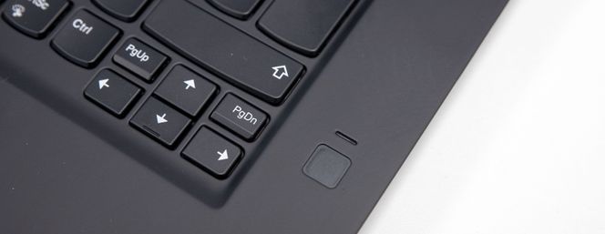 PC-en har både fingeravtrykksleser og ansiktsgjenkjenning. Foto: Kurt Lekanger, Digi.no
