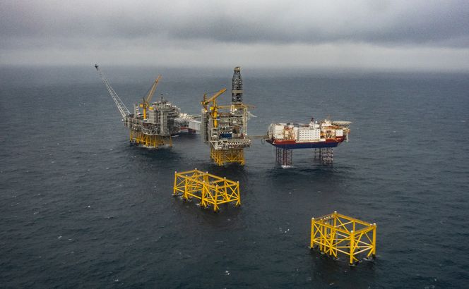 Når bolig- og prosessplattformdekkene er løftet på plass, er alle de fire plattformene som utgjør første fase av Johan Sverdrup installert. Foto:  Eirik Helland Urke
