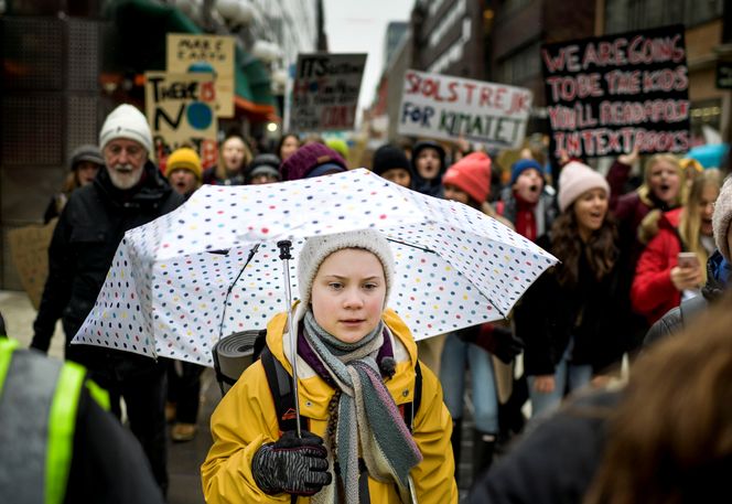 Jenta som startet skolestreikebølgen for klimaet, svenske Greta Thunberg, under «Global Strike For Future»-demonstrasjonen i Stockholm 15. mars i år. Foto: Pontus Lundahl/TT/Reuters/Scanpix