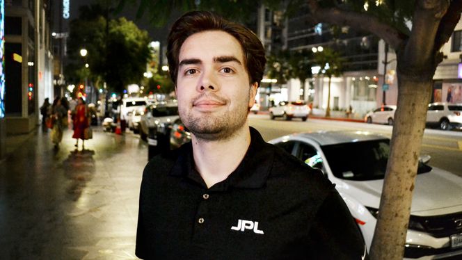HOLLYWOOD: Alexander Hatteland har travle dager hos NASA sin base i Pasedena, nord-øst for Los Angeles. TU møtte han etter jobb i Hollywood Foto: Hans Ivar Moss Kolseth