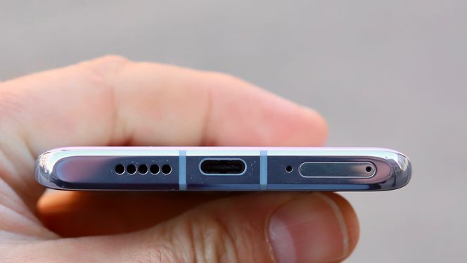 Det er ingen hodetelefonutgang, kun en USB-C-kontakt. Foto: Kurt Lekanger