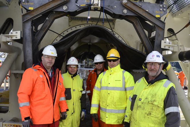 Nøkkelpersoner i den fjernstyrte sveiseoperasjonen. Fra venstre: Geir Rød, teamleder i arbeidsfellesskapet ved PRS-basen, Kjell Edvard Apeland, Equinors prosjektleder, Roger Tislevoll, Offshore Manager i Deep Ocean, Tor B. Ellingsund, Offshore Manager i DeepOcean og Hans Olav Knagenhjelm, materialekspert fra Equinor. Foto:  Thomas Førde