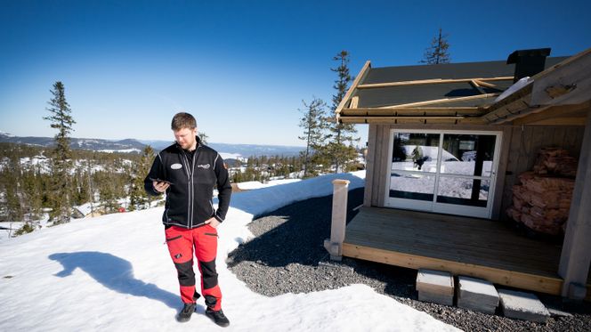 Stig-André Mayer driver også sitt eget elektrofirma. Foto: Eirik Helland Urke