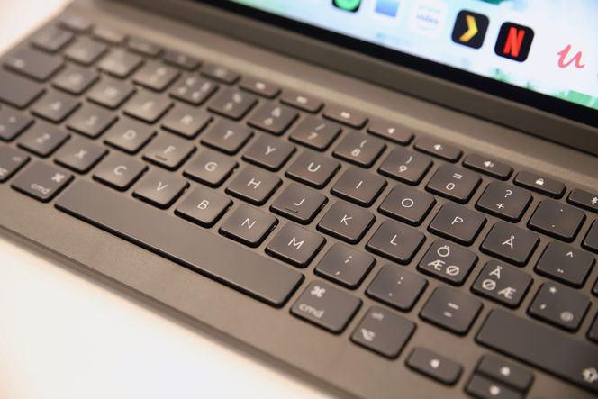 Tastaturet er veldig bra, og har også bakbelysning. Foto: Kurt Lekanger, Digi.no